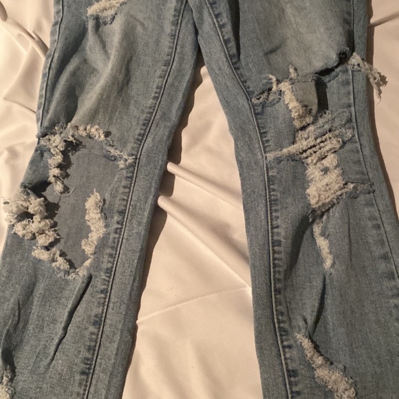 Brand is almost famous, size is a 9, colour is light blue. - Picture 5 of 6